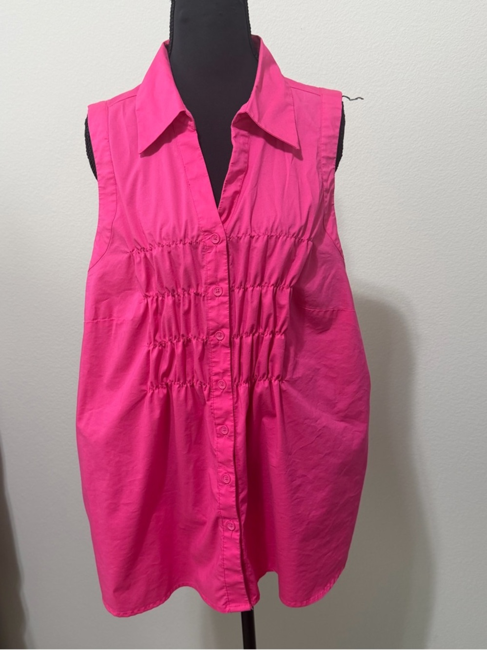 Lane Bryant Hot Pink Sleeveless Button-Front Blouse. SU26
